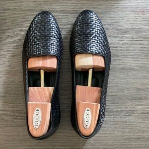 Gucci black basket weave leather loafers size 11